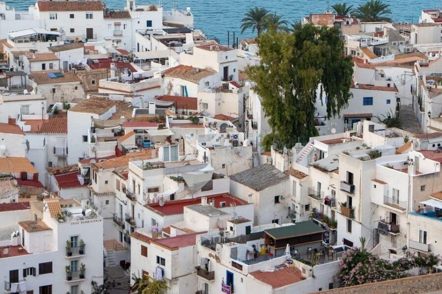 Ibiza old town Private Guided Walking Tour - Dalt Vila Walls: starting at Mercat Vell and getting your bearings