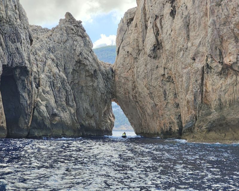 Jet Ski Tour to Cala Albarca from San Antonio - Getting moving: viewpoints and the first guided ride stretches