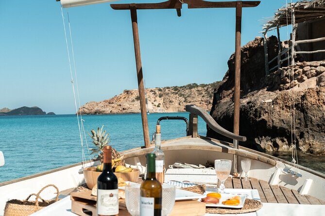 Private Tour 4 hours Es Vedra, Atlantis or Cala Comta, Cala Bassa - Es Vedrà and the Atlantis quarry: why these stops feel different