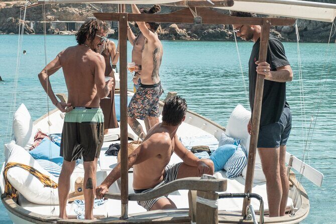 Private Tour 4 hours Es Vedra, Atlantis or Cala Comta, Cala Bassa - The boat experience: comfort, pace, and the captain factor
